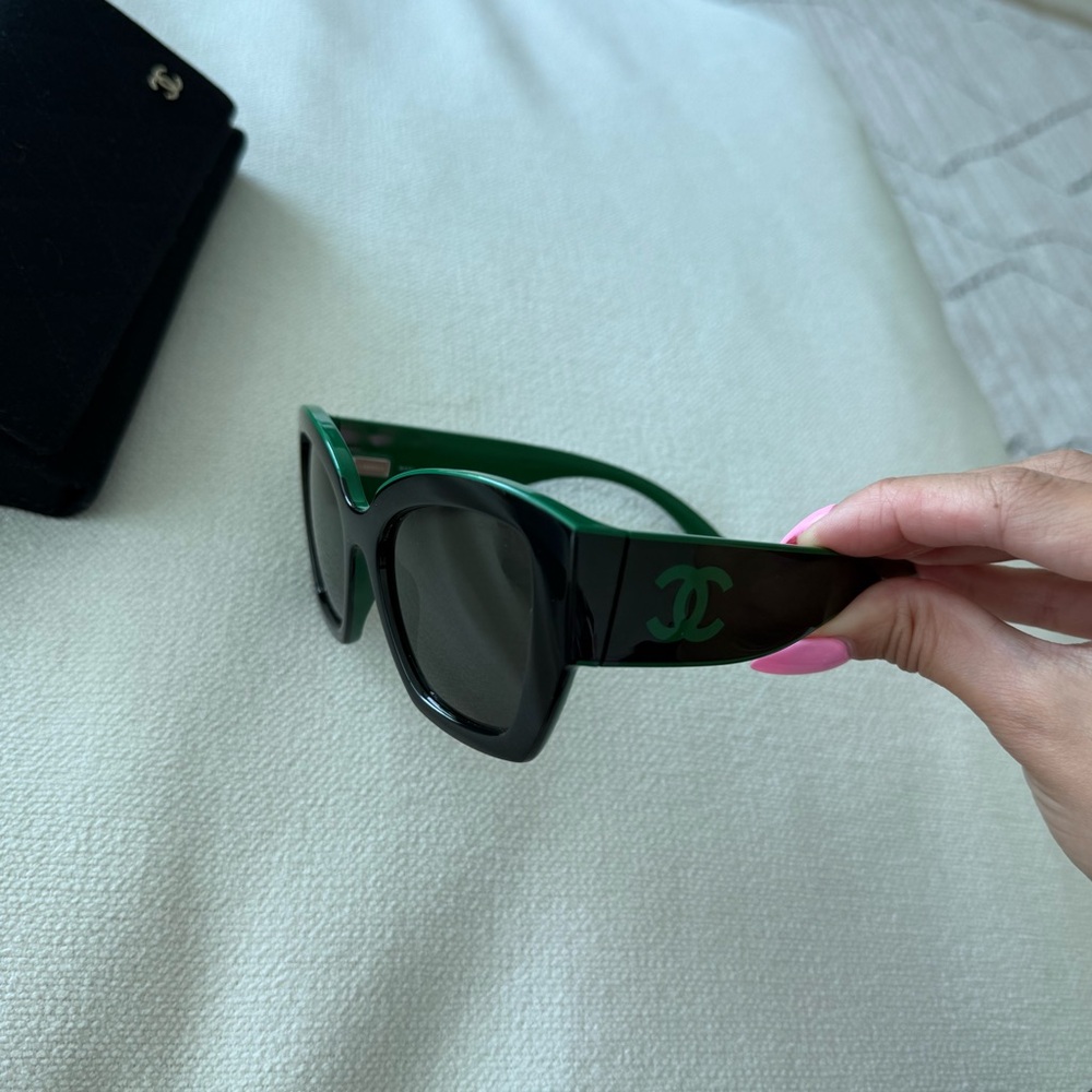 NIB CHANEL SUNGLASSES SQUARE BLACK AND GREEN - Picture 10 of 12